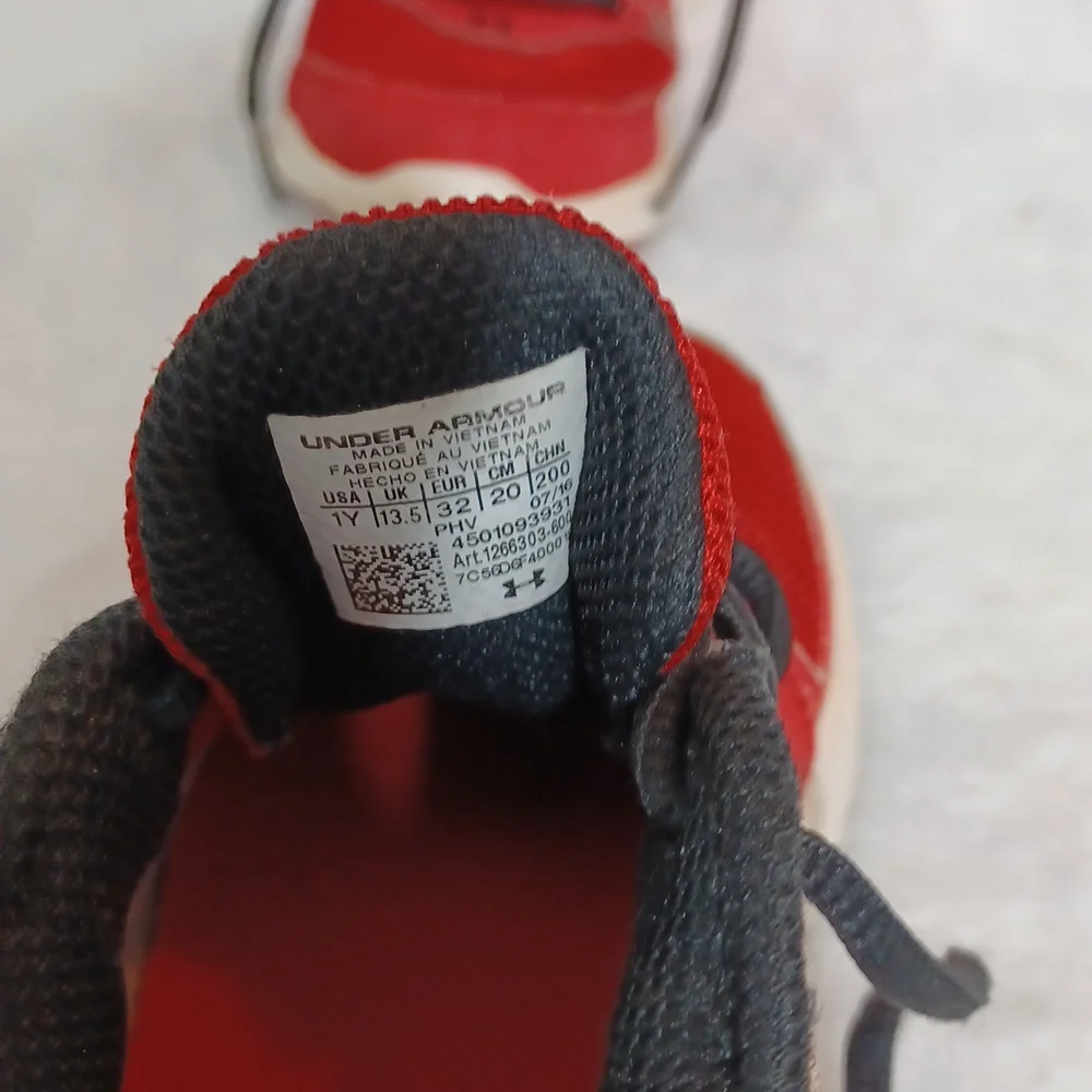 Under Armour Red Tennis Shoe Size 1Y Youth - Picture 2 of 7